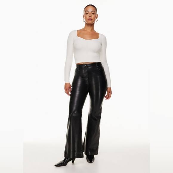 Aritzia Pants - Aritzia Melina Flare pant size 2 in EUC